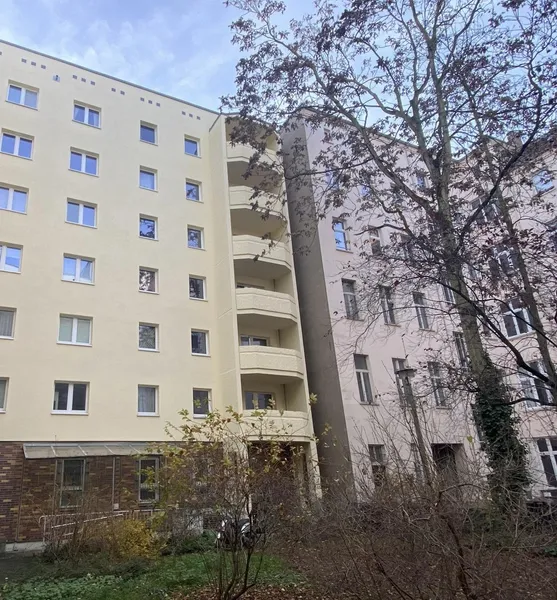 Helle 3-Zi-Wohnung mit gutem Grundriss und Loggia zum Innenhof im 4. OG in Berlin-Mitte — photo 1